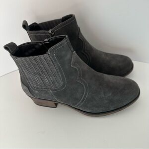 Propet suede woamans ankle booties